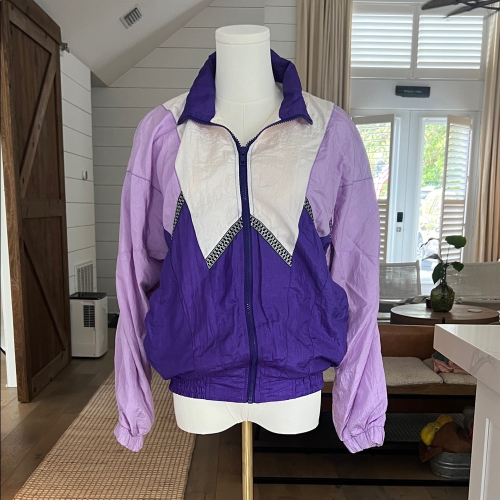 Wilson tennis jacket ! Small, so cute. Authentic vintage